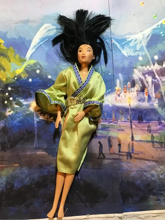 Disney store princess Mulan classic doll black hair & brown eyes