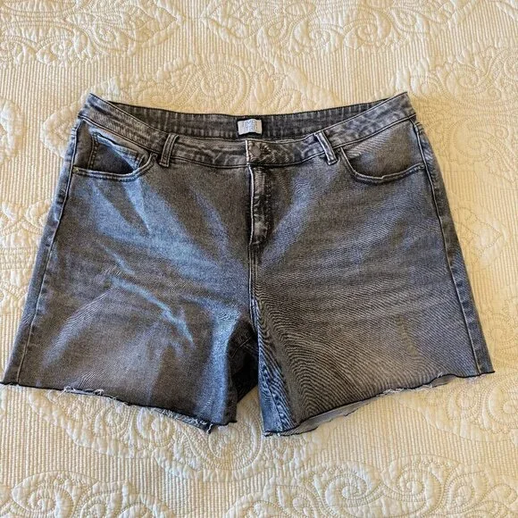NWOT plus grey wash cutoff jean shorts women's size 20