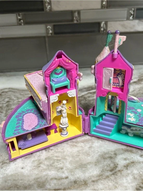 1995 Trendmasters Starcastle Pink Purple No Figure Open Toy House minature doll