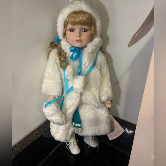Musical Victoria Ipex Winona Doll VIC-3236M