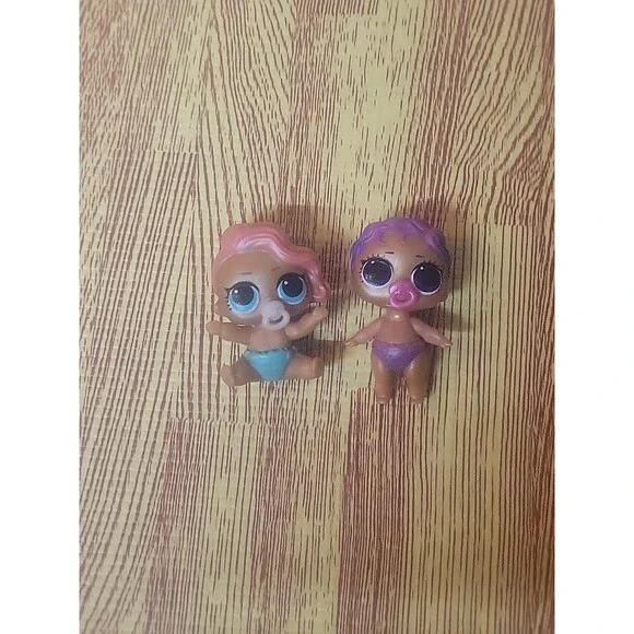 LOL Color Change 2 Lot Lil Sisters Doll