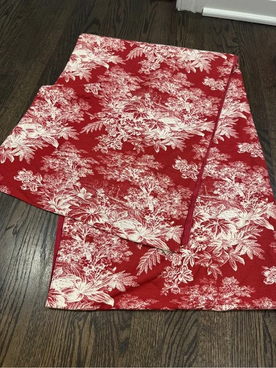 Pottery Barn Red Toile de Jouy Table Runner Retired