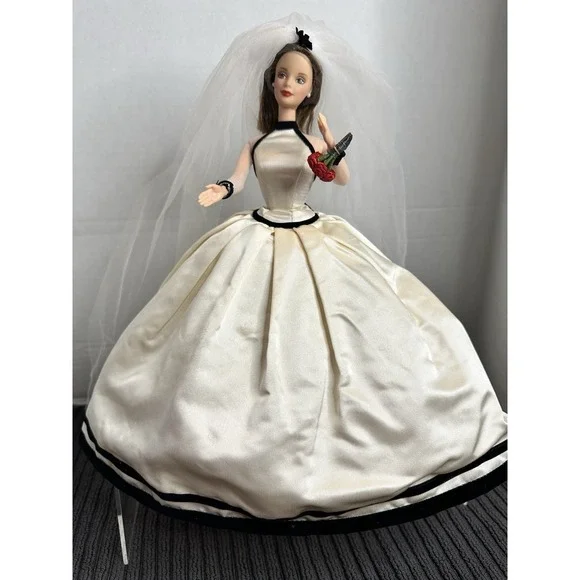 Vera Wang 1997 Barbie Doll Limited Edition Bride Wedding doll Display Doll