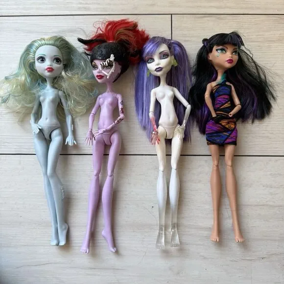 Lot Of 4 Monster High Dolls Missing Clothes And Cleo’s Hands