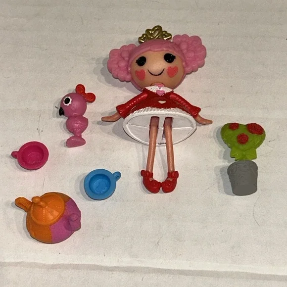 Mini Lalaloopsy Queenie Red Heart minis doll Alice In Wonderland With Tea Set D1