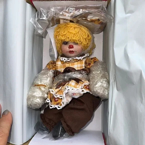 New in box Marie Osmond ‎ Rag A Muffin Banana Nut Tiny Tot porcelain doll