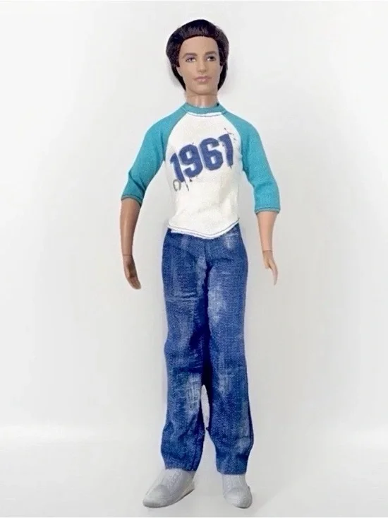Fashionista Sporty Ken Doll 2010 Articulated Brunette V3397 Rooted Hair 100 Pose