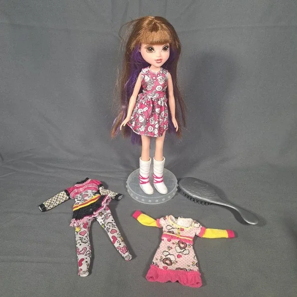 Moxie Girlz Ida Fashion Doll Brunette Purple Art-Titude 3 Outfits Doll Brush