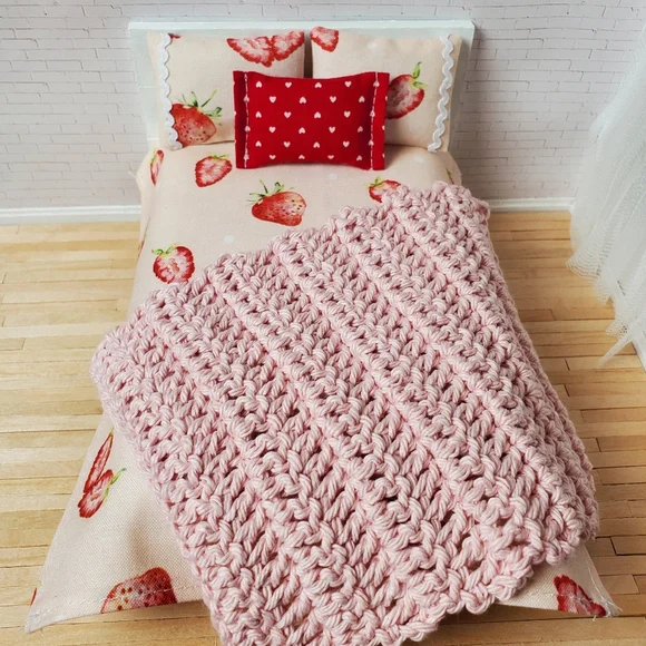 Miniature Dollhouse Pink Crochet Throw Blanket 1:12 Scale Maileg