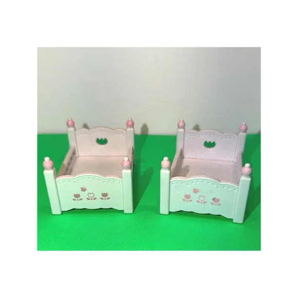 Calico Critters Sylvanian Families White Pink Floral Beds Dollhouse Furniture