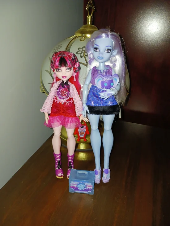 Lot Of 2 Monster High Dolls Draculaura And Abbey Bominable
