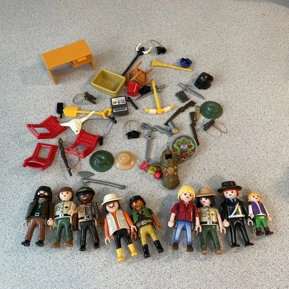 Large LOT Of Playmobil Accessories and people Hats Weapons Zoo Keeper Safari