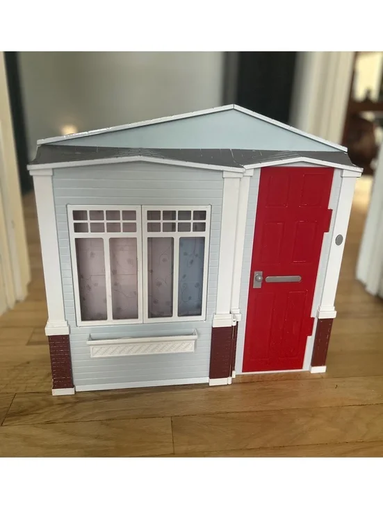 Vintage 2005 Mattel Barbie Totally Real Fold Up Doll House