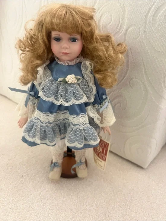 Vintage Collectible Porcelain Dynasty Doll Collection “Emily”+ Original Box +COA
