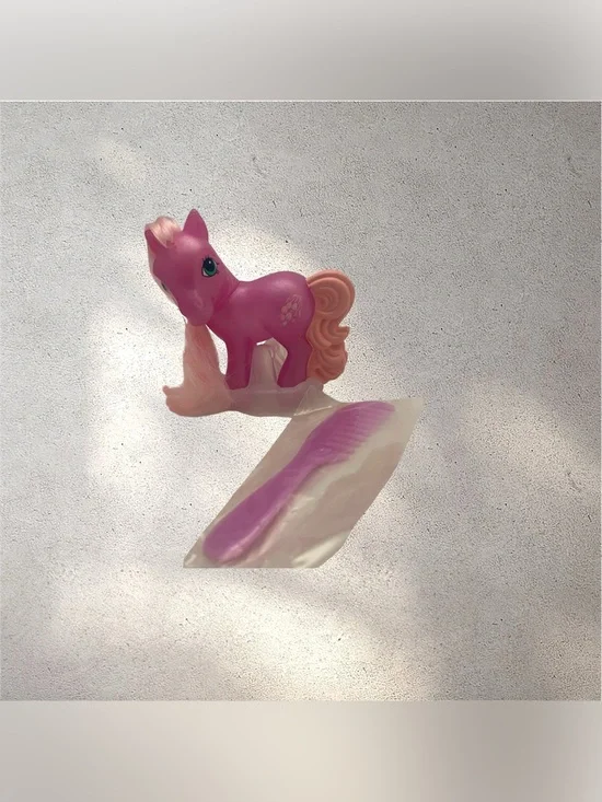 2005 McDonalds Happy Meal My Little Pony #7 Wysteria G3 Vintage Comb & Stand