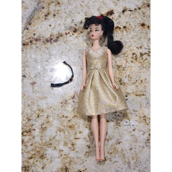 2022 Barbie 12 Days of Christmas Doll Gold Dress Earrings Belt