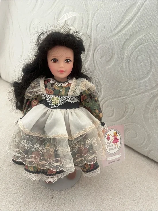 Vintage Collectible Porcelain Doll Madame Alexander “Susie” “Let’s Play Dolls”