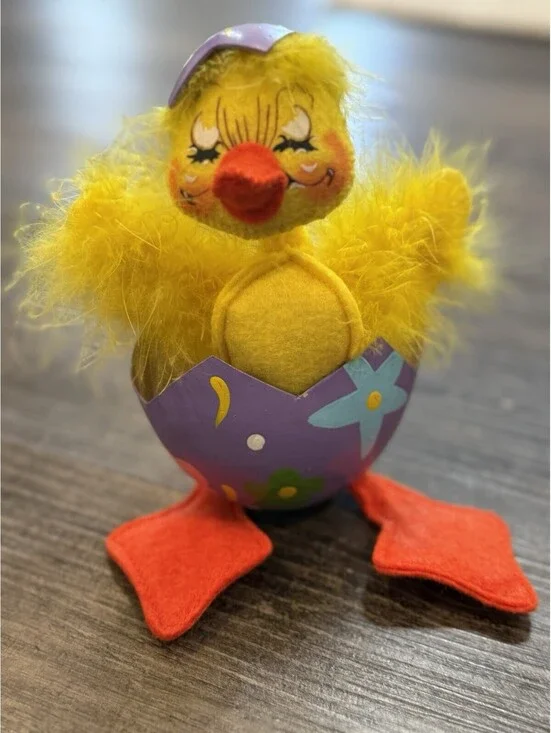 Annalee Easter Duckling Duck Chick In Cracked Egg 6.75” Tall 2011