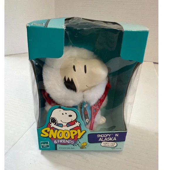NEW Hasbro Snoopy in Alaska‎ Posable Figure w Removable Outfit Toy