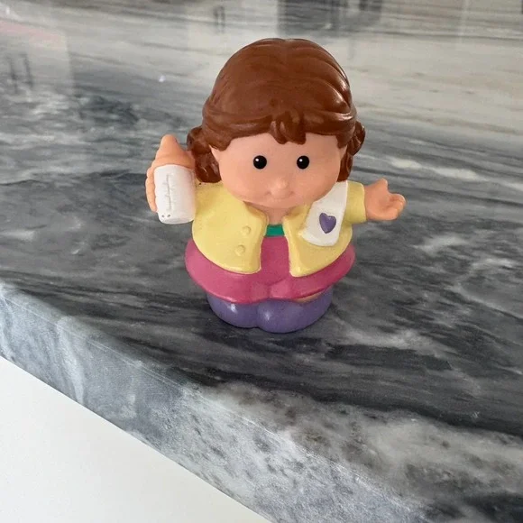 Vintage Fisher Price Little People Mom Linda Mother Figure Baby Bottle Burp