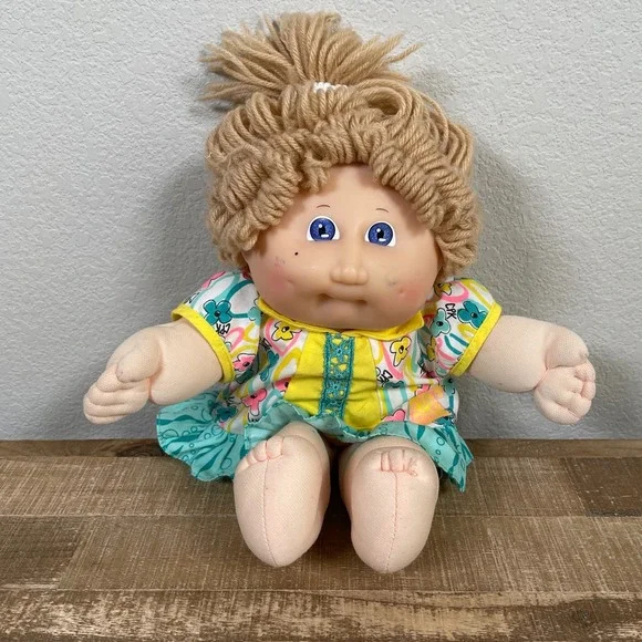 Vintage 1988 Coleco Cabbage Patch‎ Doll Girl Blonde Hair Blue Eyes China 