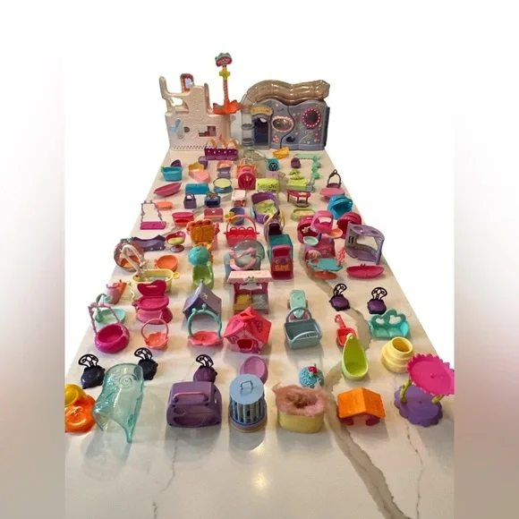 Littlest Pet Shop Houses/Furniture Accessories Nooks Beds Carriers Mixed Lot 80+
