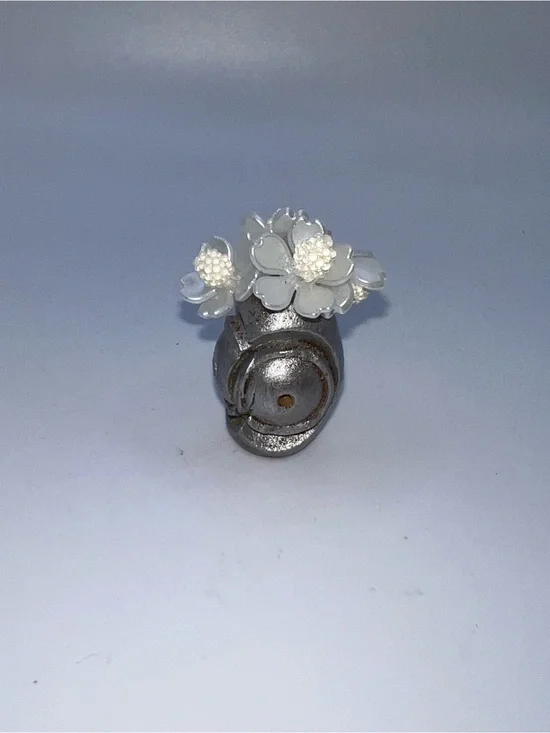 Miniature dollhouse floral decor