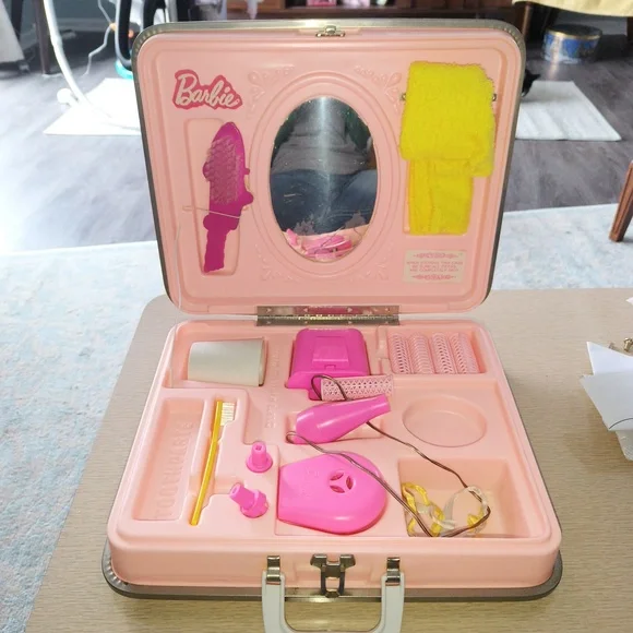 Vintage 1973 Barbie Child Size Vanity Case Working