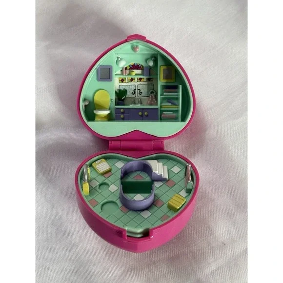 Vintage 1991 Polly Pocket Bath Time Fun Ring Compact