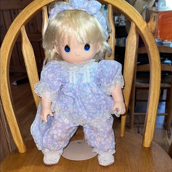 Precious Moments 'Pretty as a Picture' Doll: 14.5