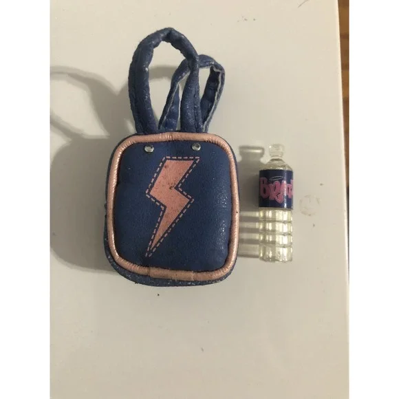 Bratz Doll Jade Strut‎ it 2003 Blue Pink Lightning Bag & Water Bottle Only!