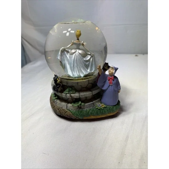 Collectible Disney Cinderella Snow Globe Bibbidi Bobbidi Boo Spinning Musical