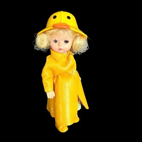 Vtg Madame Alexander It’s Raining Doll 5 in Blonde Blue Sleep Eyes Yellow Duck