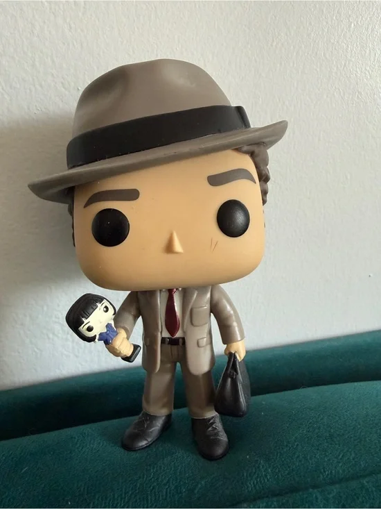 Cosmo Kramer Funko Pop with statue