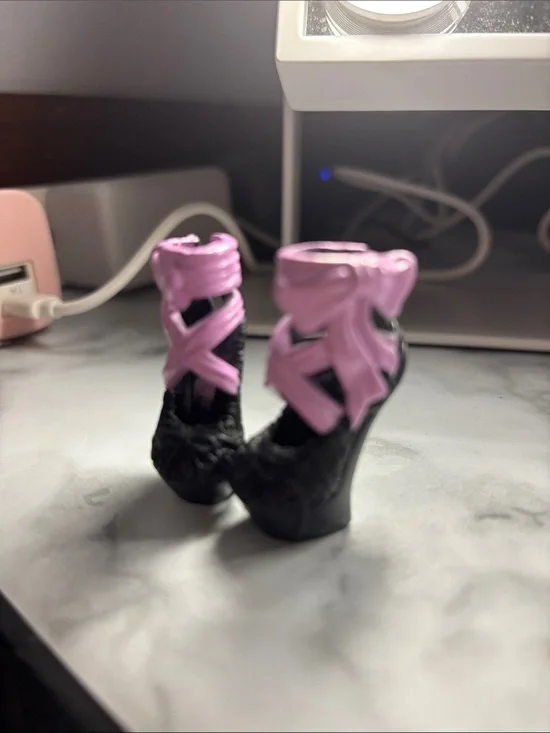 Ever After High swan shoes