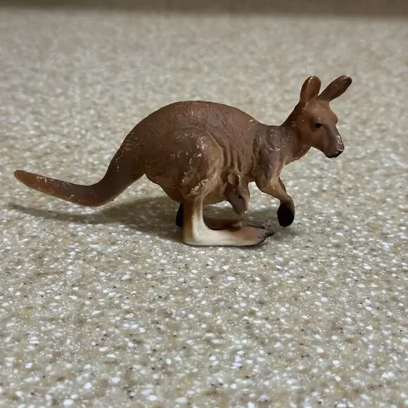 Outback Steakhouse The Kangaroo Krush Drink Cup Clinger Figurine Baby Joey Toy
