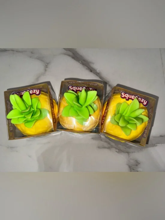 Pineapple squeezey Squishy Toy - Yellow & Green