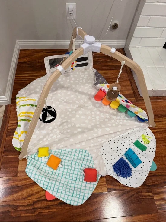 Lovevery Play Gym - like new - comes with all accessories