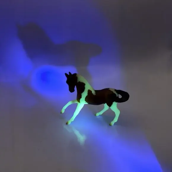 Breyer Reeves Glow In The Dark Pinto Foal Horse 1999 Mini Model Figure