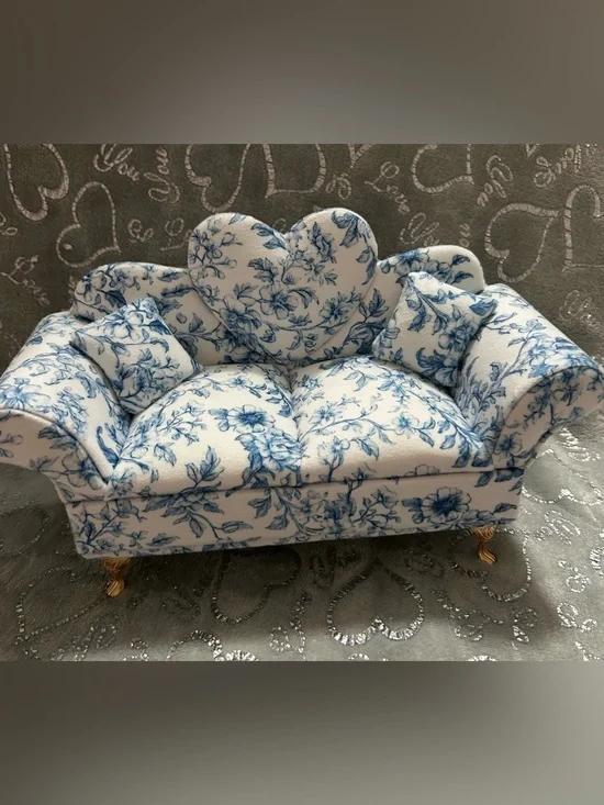 NWT Hilabee, Plush Heart-Blue & White Floral Loveseat Sofa Jewelry Box w/Mirror