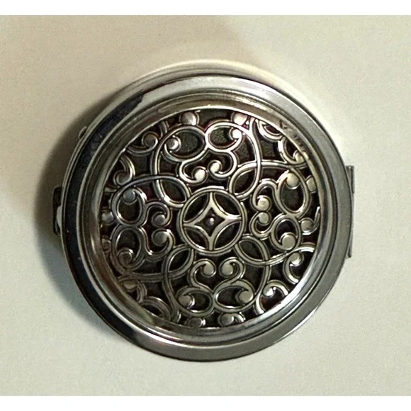 Beautiful‎ Brighton Silver Tone Celtic look heart push button round jewelry case