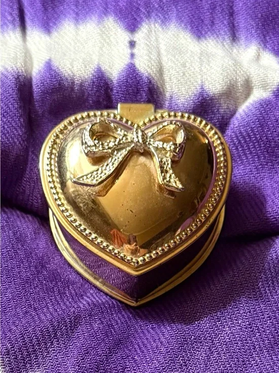 Gold Heart Jewelry Trinket Box with Bow Accent - Elegant Jewelry Organizer