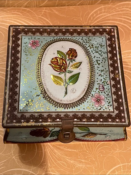 Vintage Rose Tin Trinket Box with Latch