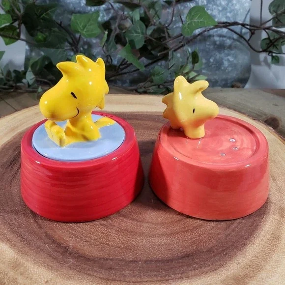 Peanuts Ceramic Woodstock Salt & Pepper shakers - Woodstock‎ in Water Dish UFS