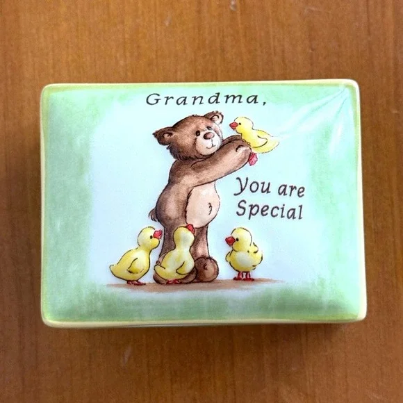 Gotta Getta‎ Gund Grandma Ceramic Trinket Box with Surprise