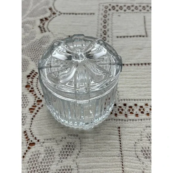 Vintage Clear Ribbed Glass Trinket Box Round Gift Bow Lid Jewelry Dish Kept Box