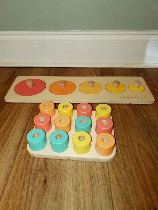 Loververy Circle of Friends Puzzle and Wooden Staking Pegboard