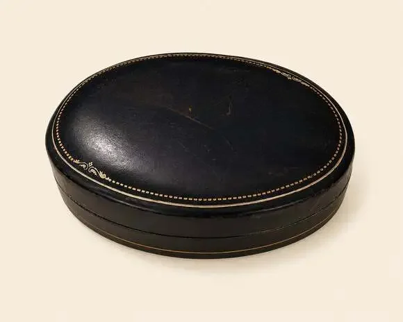 Vintage Genuine Calf Leather Oval Coin & Jewelry Case – Made in Italy