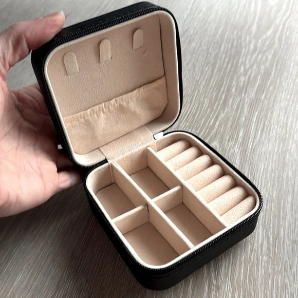 Black Travel Jewelry Storage Case NEW 🏷️