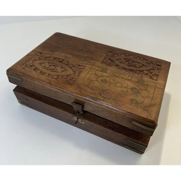 VTG Hand Carved Floral Trinket Jewelry Box w/Brass Flower Red Velvet Interior